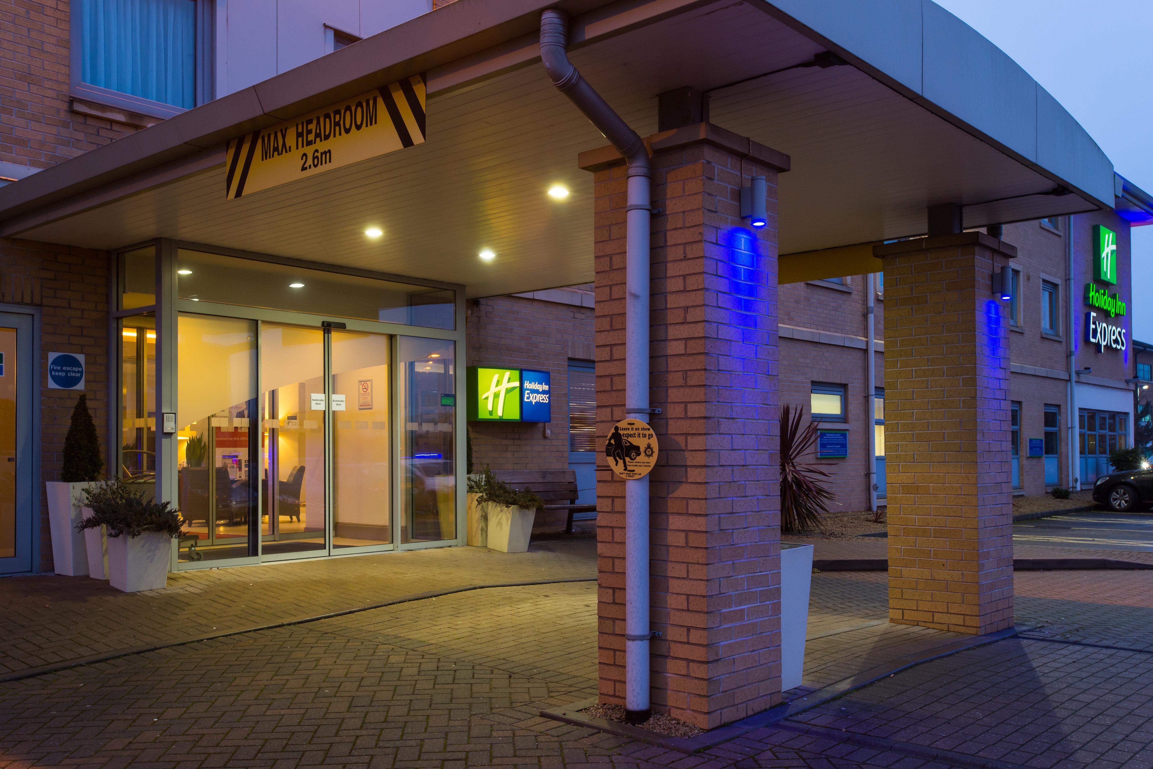 Holiday Inn Express East Midlands Airport By Ihg Castle Donington Exteriör bild