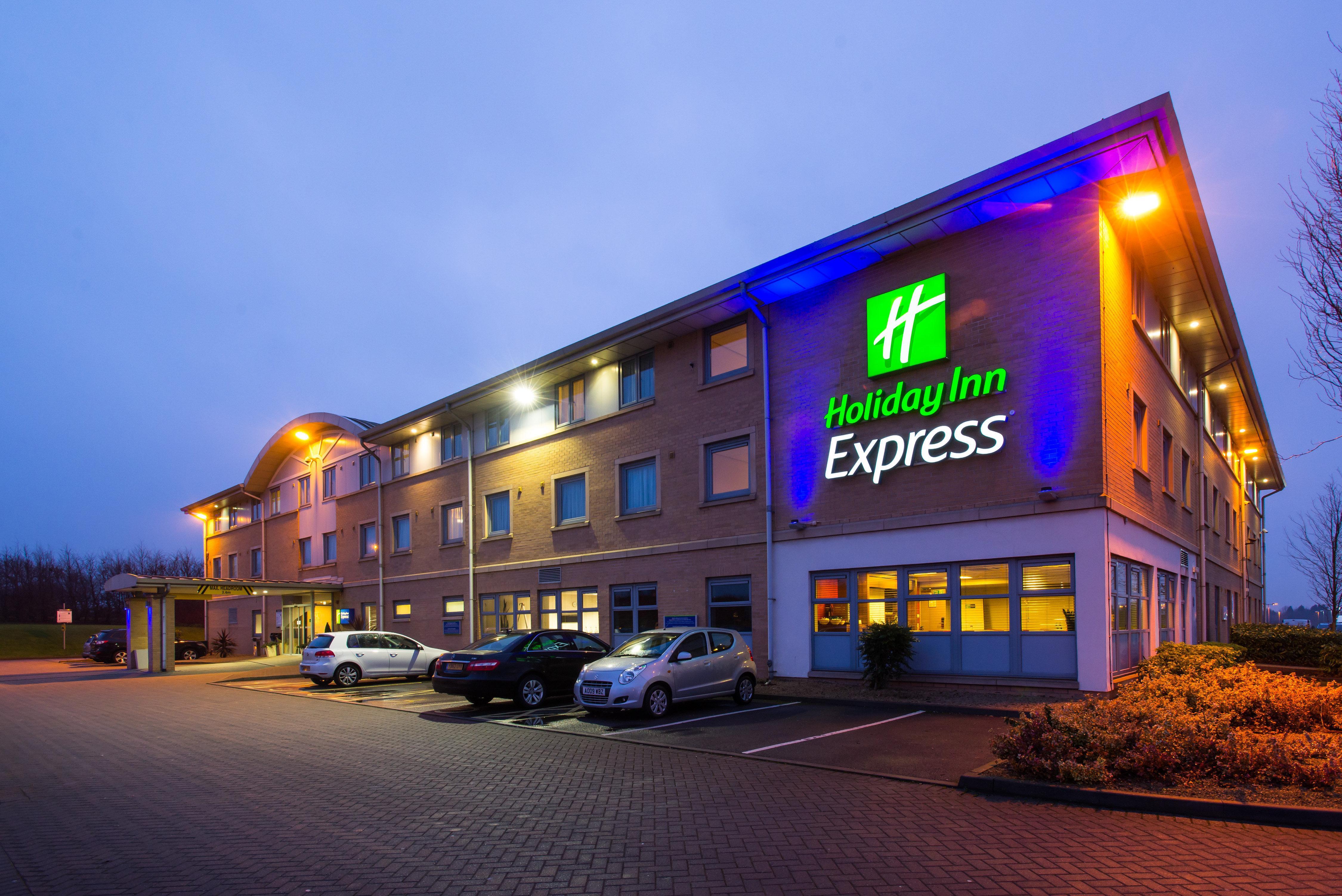 Holiday Inn Express East Midlands Airport By Ihg Castle Donington Exteriör bild