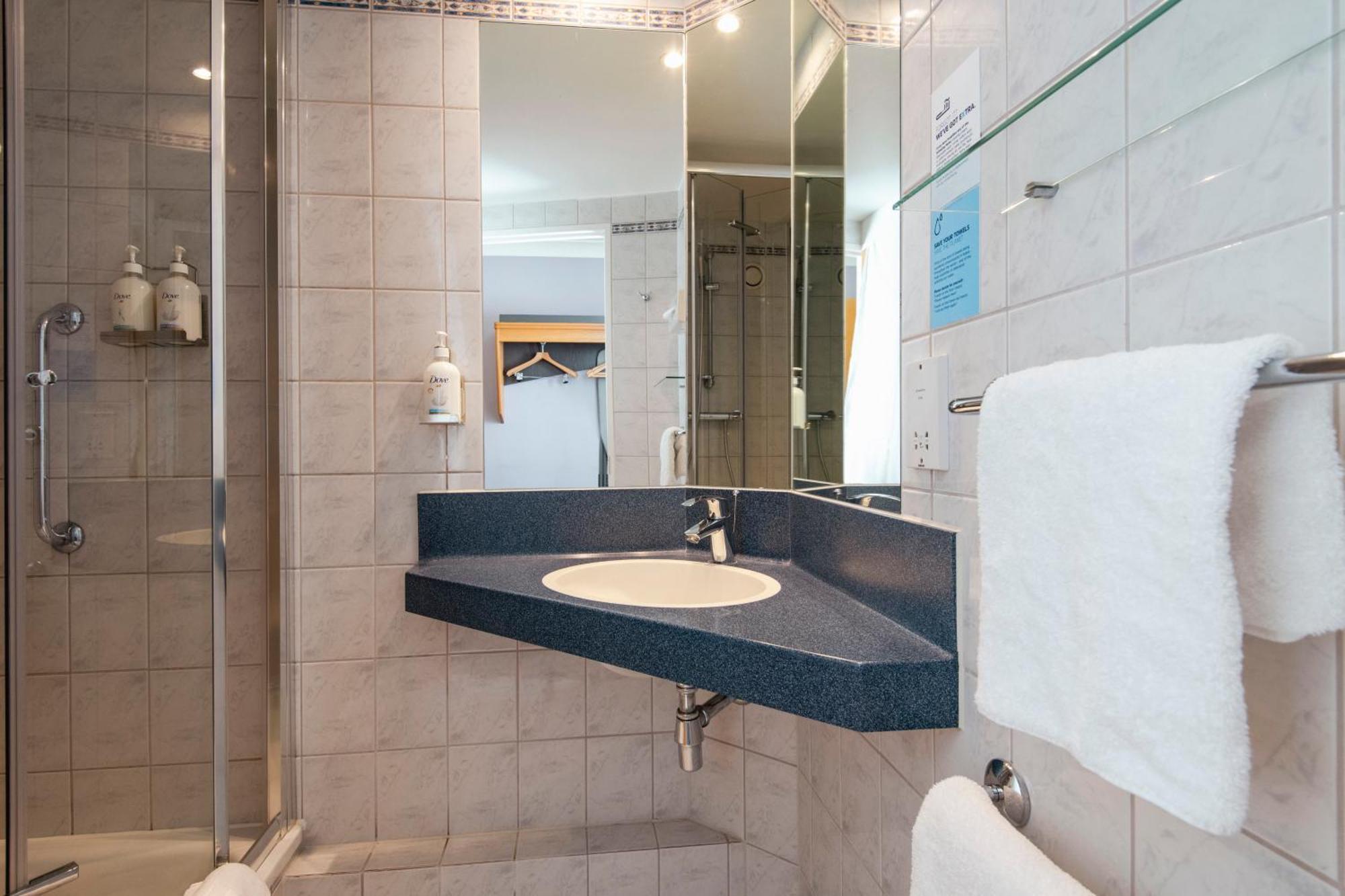 Holiday Inn Express East Midlands Airport By Ihg Castle Donington Exteriör bild