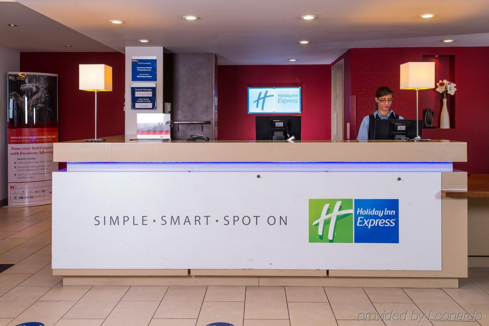 Holiday Inn Express East Midlands Airport By Ihg Castle Donington Exteriör bild