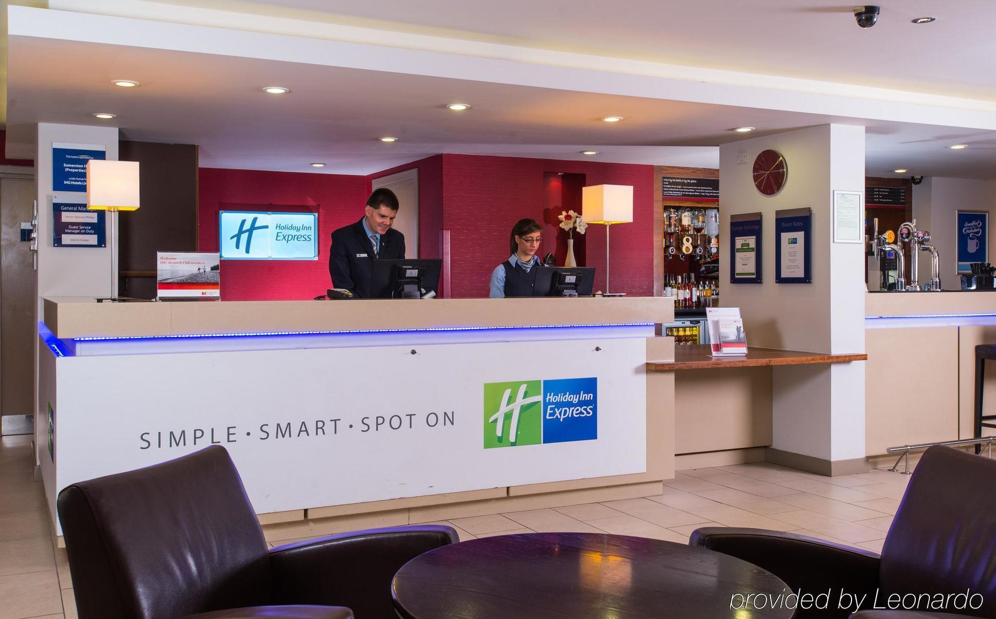 Holiday Inn Express East Midlands Airport By Ihg Castle Donington Exteriör bild
