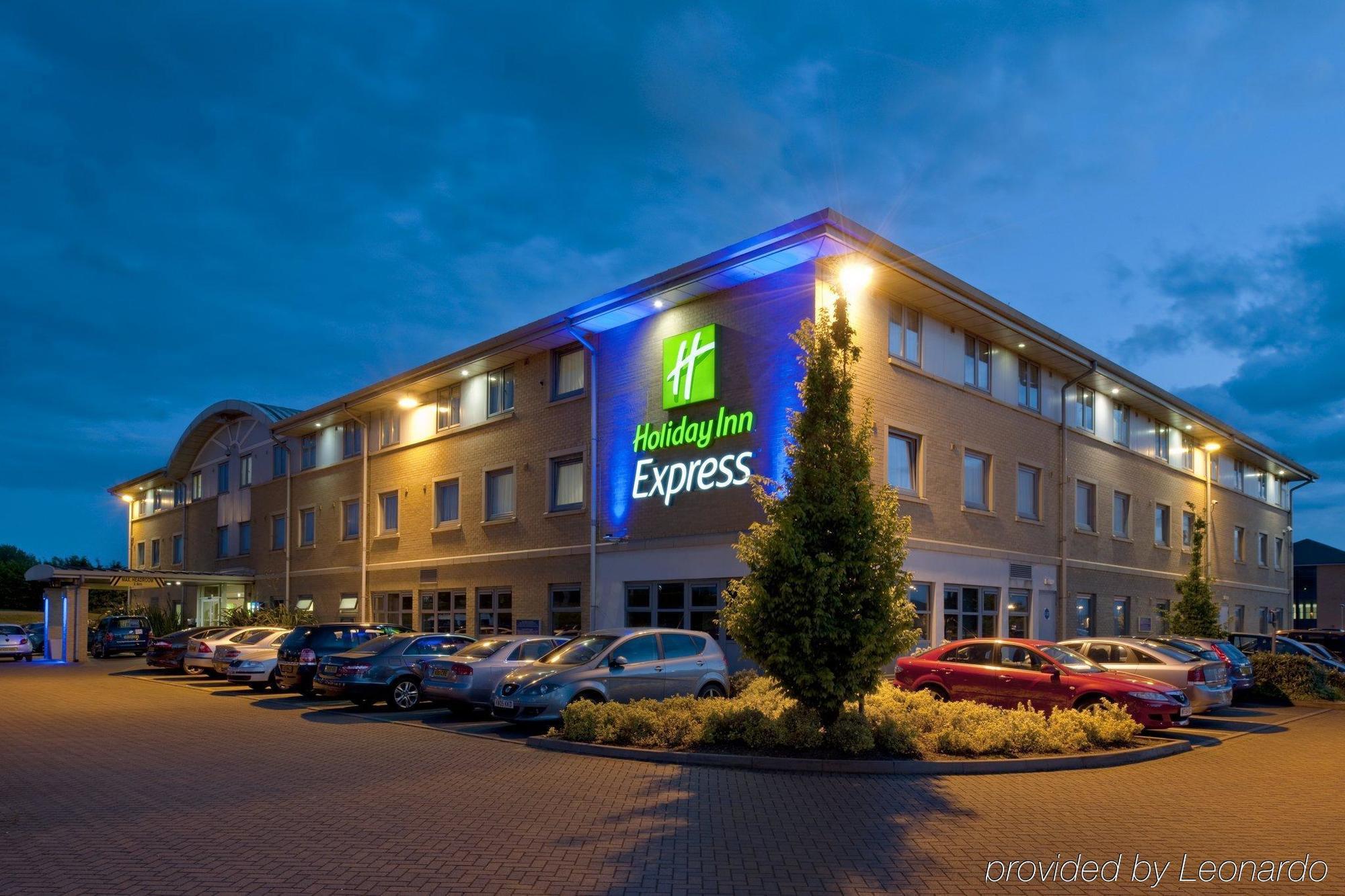 Holiday Inn Express East Midlands Airport By Ihg Castle Donington Exteriör bild