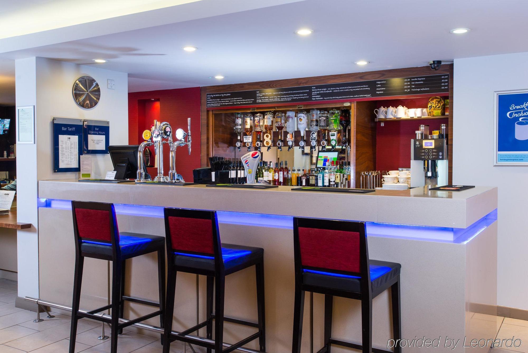 Holiday Inn Express East Midlands Airport By Ihg Castle Donington Exteriör bild