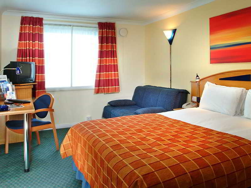 Holiday Inn Express East Midlands Airport By Ihg Castle Donington Exteriör bild