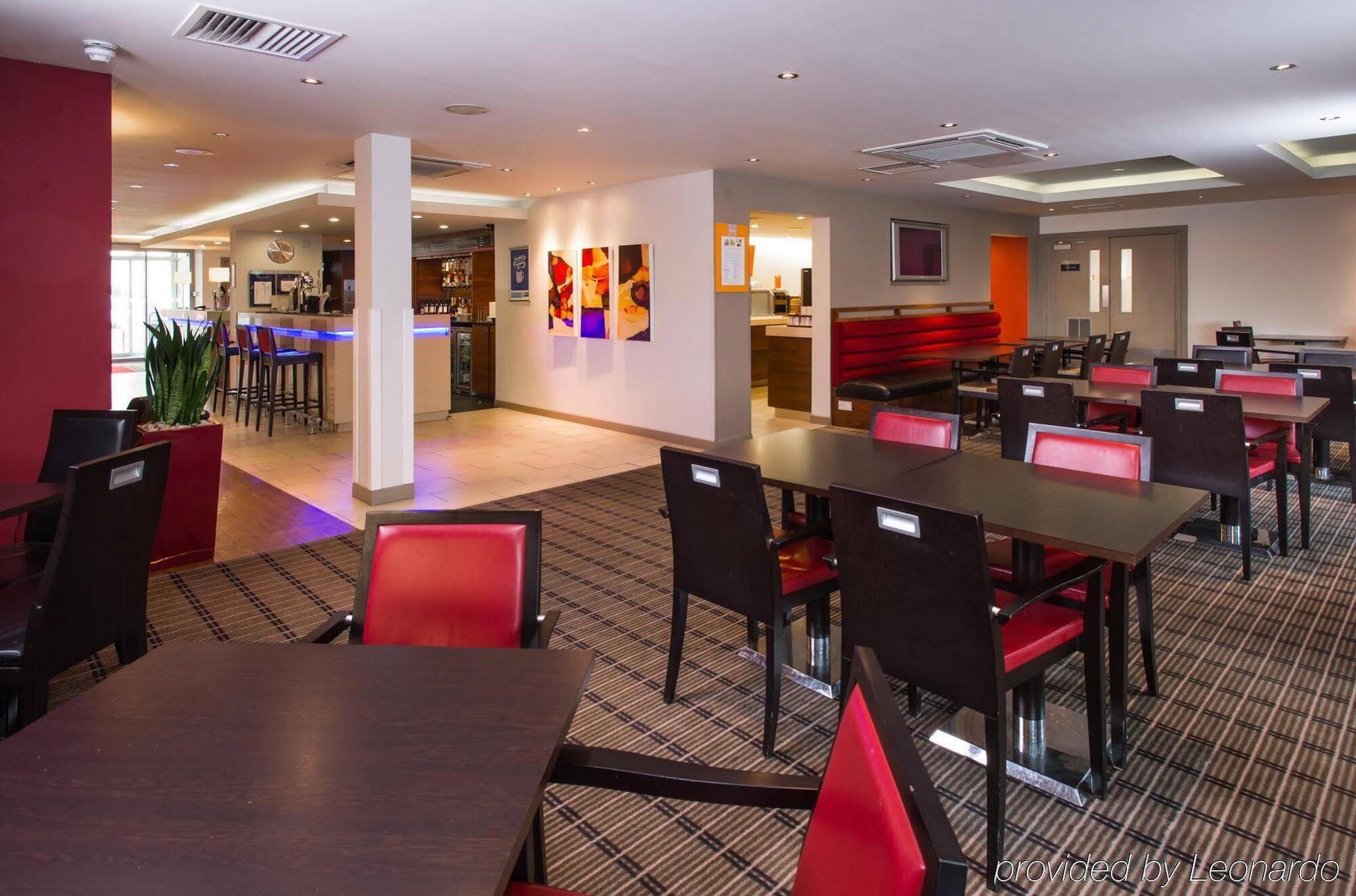 Holiday Inn Express East Midlands Airport By Ihg Castle Donington Exteriör bild